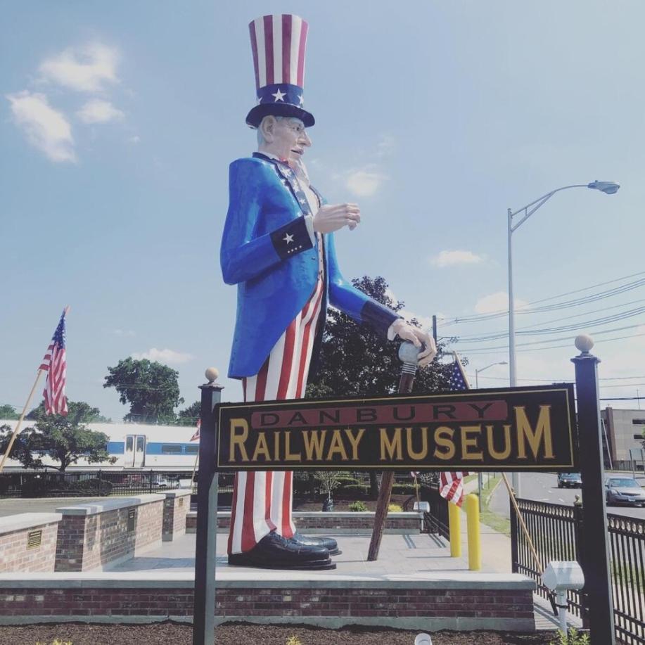 Welcome To Hat City Danbury, A Suburban Retreat Exteriör bild