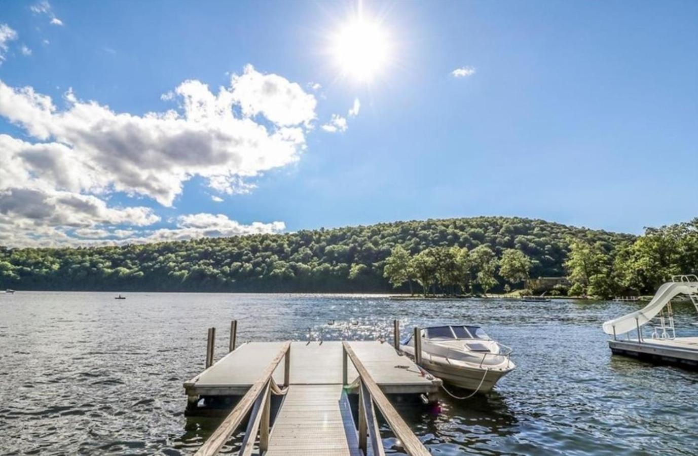 Welcome To Hat City Danbury, A Suburban Retreat Exteriör bild