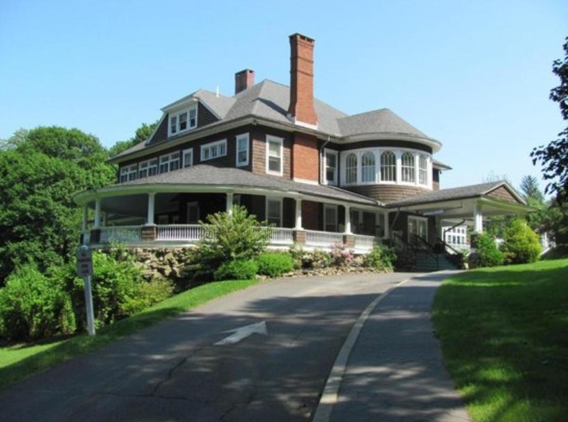 Welcome To Hat City Danbury, A Suburban Retreat Exteriör bild