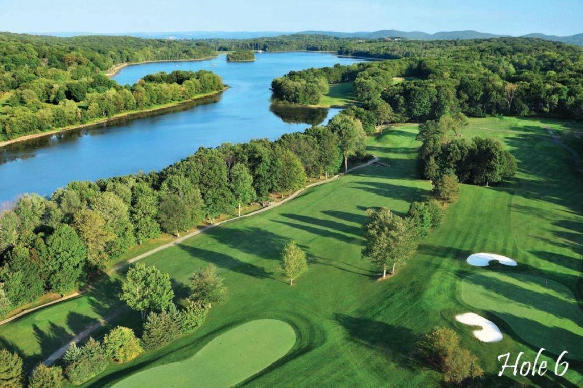 Welcome To Hat City Danbury, A Suburban Retreat Exteriör bild