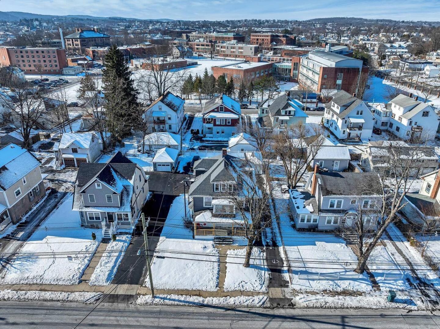 Welcome To Hat City Danbury, A Suburban Retreat Exteriör bild