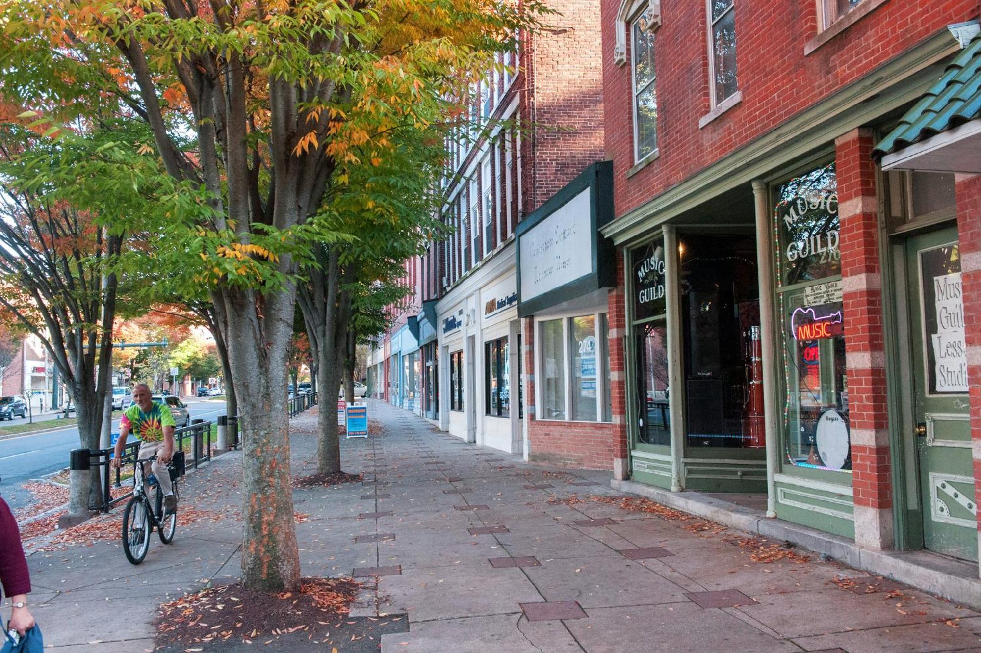 Welcome To Hat City Danbury, A Suburban Retreat Exteriör bild
