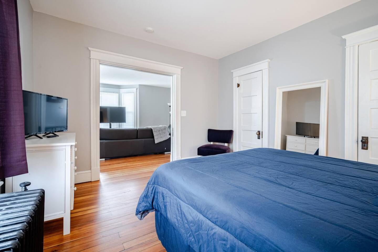 Welcome To Hat City Danbury, A Suburban Retreat Exteriör bild